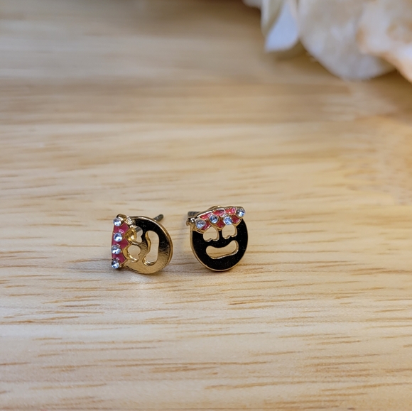 Sparkly crown emoji earrings - Picture 6 of 6